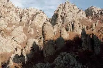 Разрушение горных пород Долина Привидений Крым ВЫНГАПУРСКОЕ - фото 129