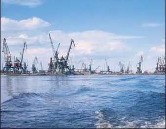 Река Печора ПЕЧÓРСКАЯ ГУБÁ залив в восточной части Баренцева моря У входа - фото 79