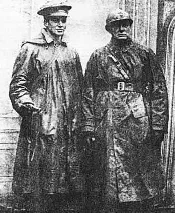 Полковник Черчилль и его заместитель майор Синклер 1916 г Когда своя - фото 16