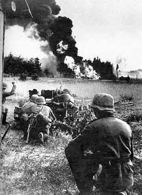 Немецкая 37мм противотанковая пушка в бою В напавших 22 июня 1941 г на СССР - фото 49