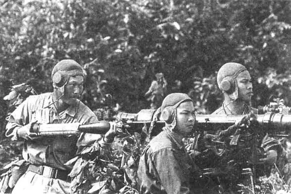 Противотанковая засада Ханой в 1967 году Роль вьетнамских женщин в победе - фото 19