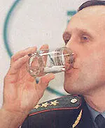 Примерно то же самое проделывают с водой и стаканами Все точно также вы - фото 33