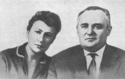 Наташа Королева Апрель 1958 г Группа ракетчиков на полигоне - фото 100