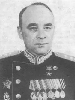 КЕ Ворошилов вручает СП Королеву Золотую Звезду Героя Социалистического - фото 112