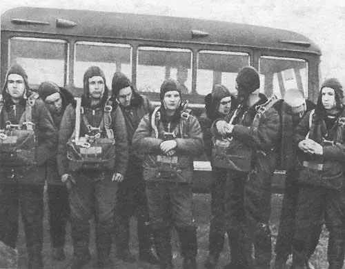 СПКоролев и AMИсаев 1964 г Анатолий Яковлевич Карташов В - фото 159