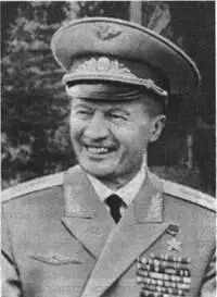 ЮА Гагарин НИ Королева СП Королев Май 1961 г Гагарин с Королевым - фото 180