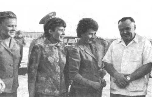 Валерий Федорович Быковский Виктор Иванович Кузнецов На - фото 194