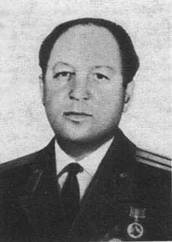 А Леонов и В Лазарев Экипаж Восхода1 В Комаров Б Егоров К - фото 206