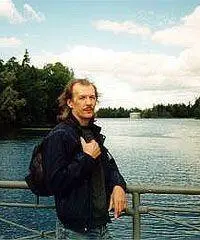 С1976 года работает в кино написал сценарии к ряду фильмов Через тернии к - фото 8