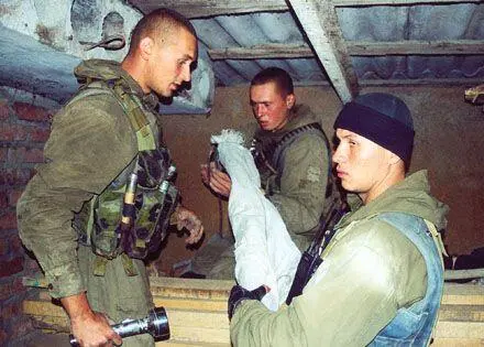 Бандиты научились устраивать тайники в самых труднодоступных местах Но спецназ - фото 113