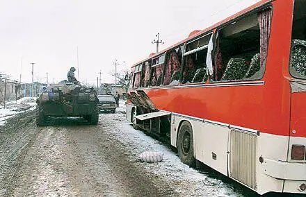 На автобусах боевики вместе с заложниками доехали до дагестанского села - фото 36