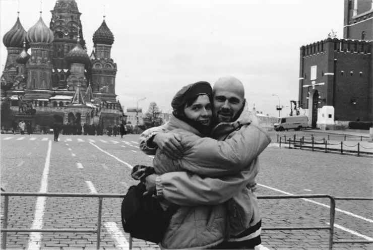 Мы с Ренарсом первый раз гуляем по Москве Отстояли огромную очередь чтобы - фото 27
