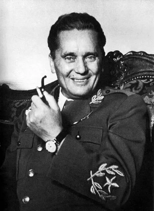 Тито в маршальской форме Тито и Душан Сернец 1945 г Тито и Владимир Дедиер - фото 15