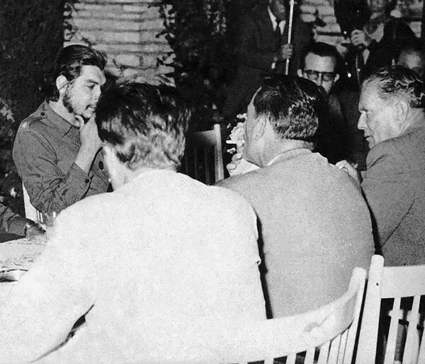 Эрнесто Че Гевара и Тито 1959 г Тито с супругой Йованкой на приеме у - фото 37