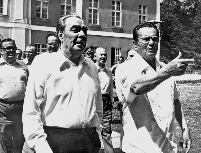 Леонид Ильич Брежнев и Тито 1968 г Тито и королева Елизавета II 1972 г - фото 41