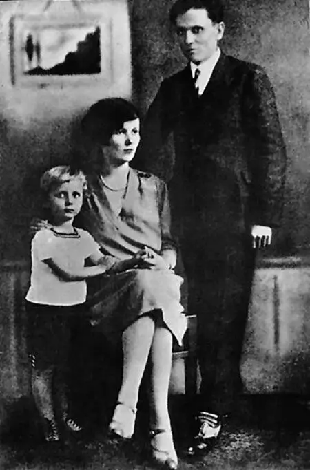 Тито с Пелагеей Белоусовой 19041968 и сыном Жарко 1924 г Даворянка - фото 46
