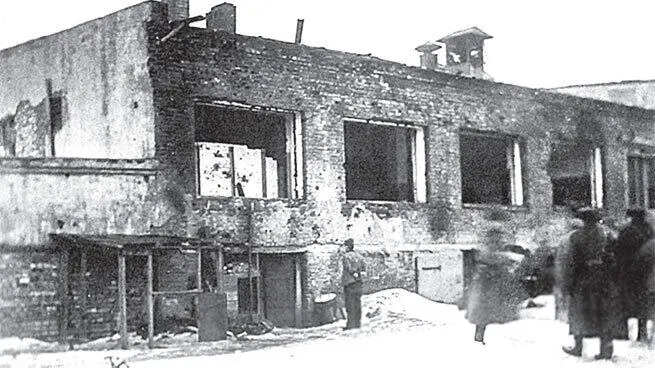 Расстрел предателя Б Афанасьева во дворе колпинской фабрикикухни 12 марта - фото 68