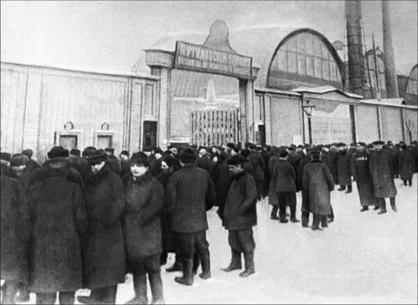 Забастовки петроградских рабочих в 1921 г Митинг в Кронштадте М И Калинин - фото 6