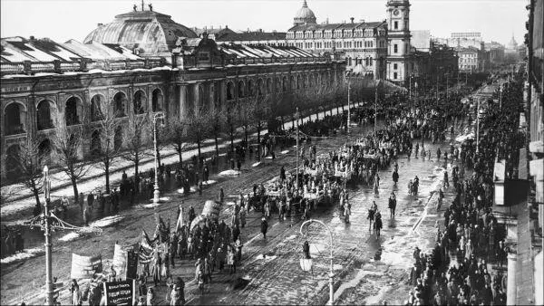 Похороны погибших во время ликвидации мятежа в Кронштадте Вечный огонь павшим - фото 27