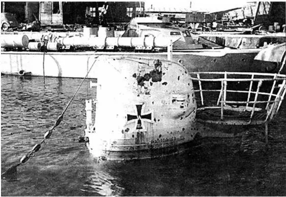 U9 в гавани Констанца потопленная бомбами советской авиации 1944 г Так - фото 131