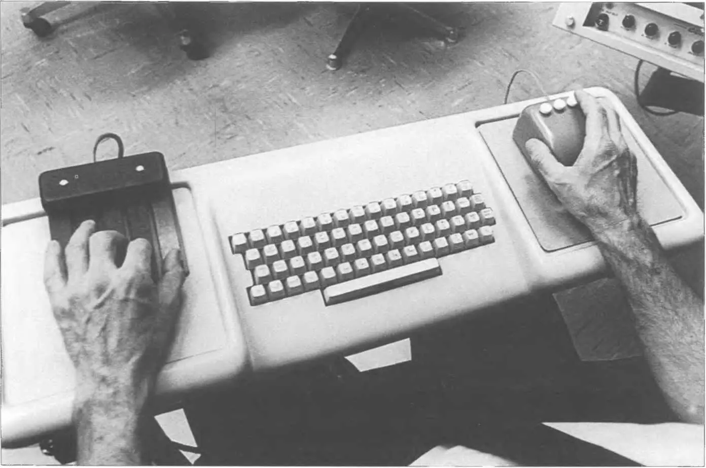 На Единой осенней компьютерной конференции в 1968 году Дуг Энгельбарт провел - фото 16