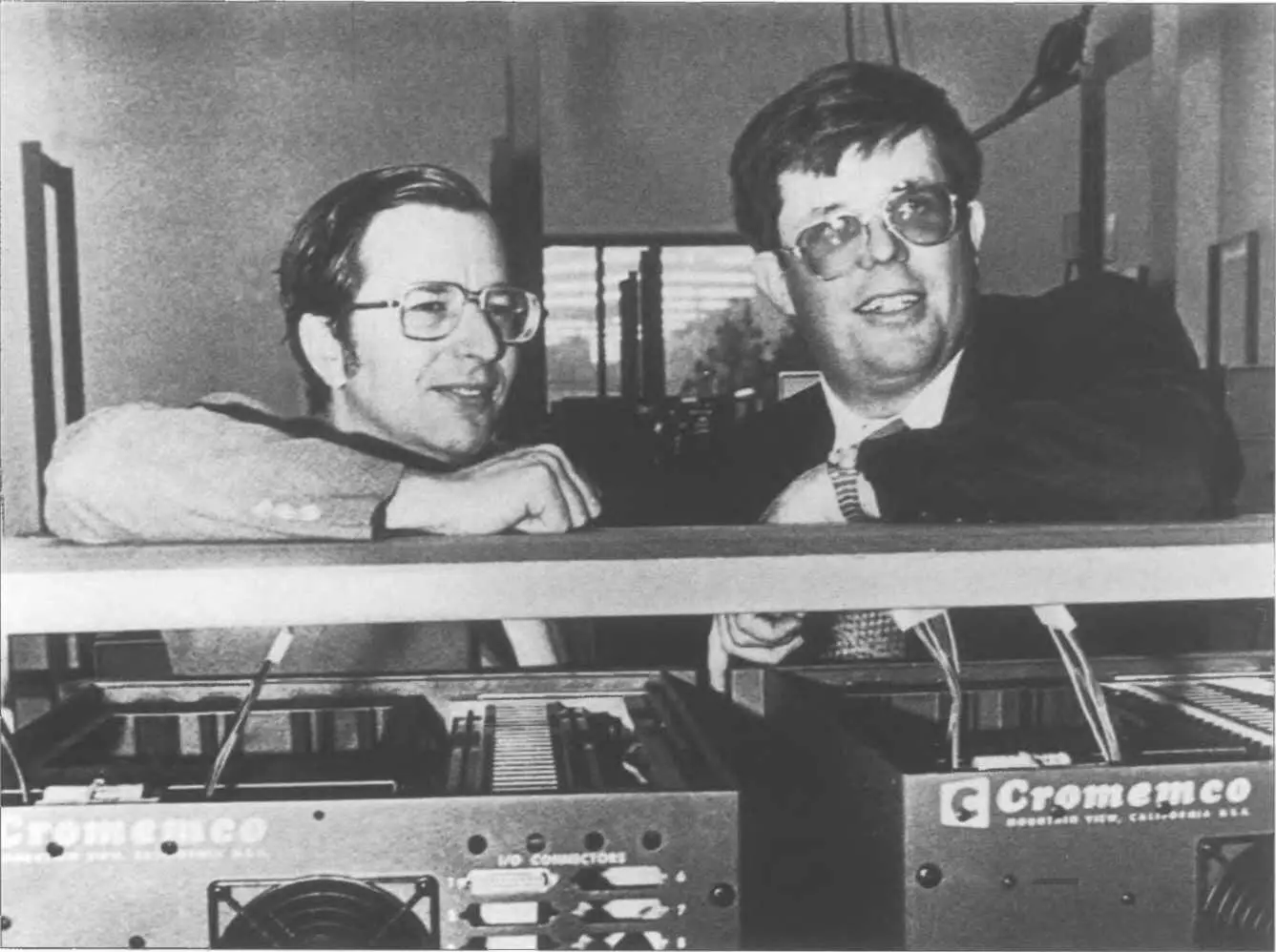 Гарри Гарланд слева и Роджер Мелен сотрудники компании Cromemco - фото 45