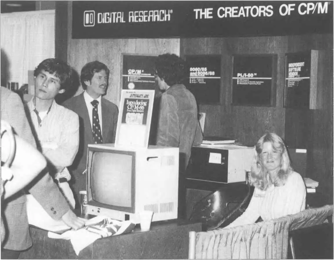 Палатка Digital Research на первой Выставкепродаже компьютеров Западного - фото 52