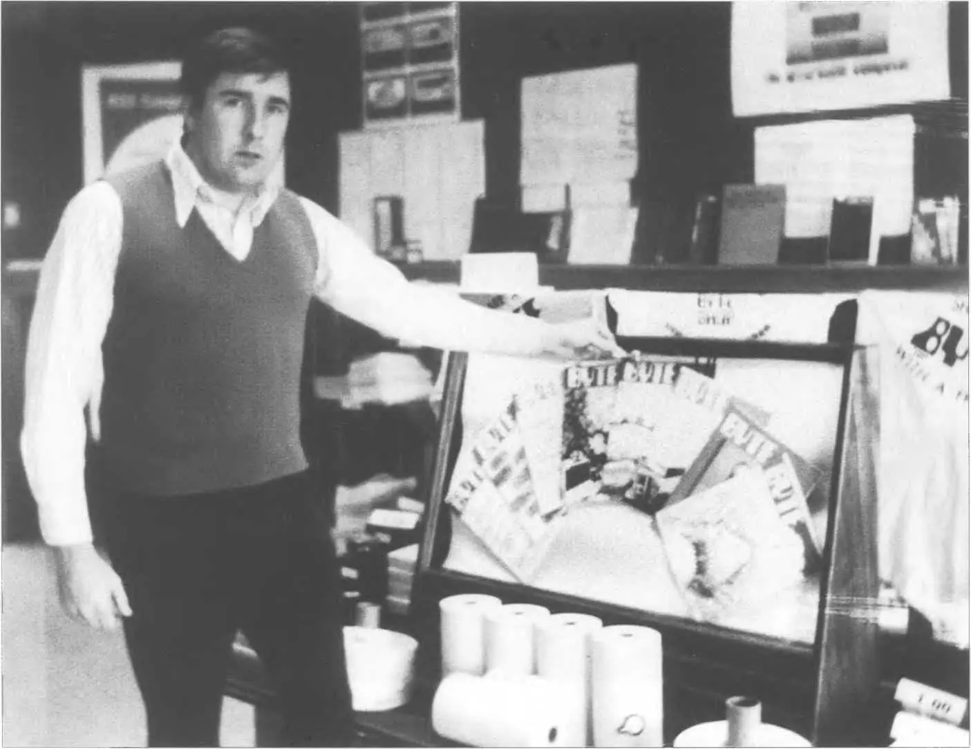 Пол Террелл в своем магазине Byte Shop открытом в 1975 году в МаунтинВью - фото 64