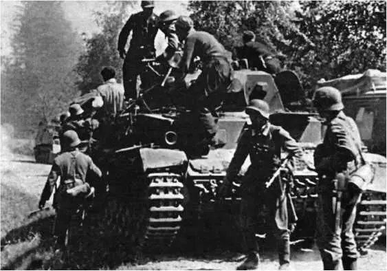 Танк PzIV 6й танковой дивизии во время боев под Расейняем А где же были в это - фото 26