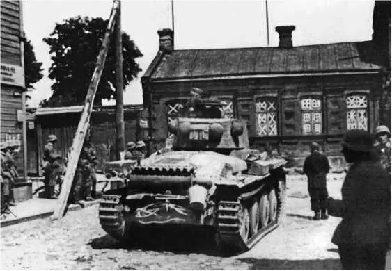 Танк 38t на улице литовского городка Для организации обороны самого Двинска - фото 43