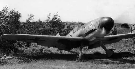Истребитель Bf109 эскадры JG53 готов подняться в воздух Немецкие танковые - фото 94