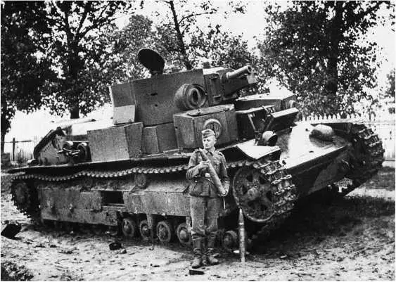 Экранированный Т28 одного из мехсоединений ЮгоЗападногофронта - фото 124