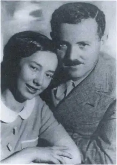 Александр Орлов с дочерью Испания 1937 г Лев Седов Сынок Л Д - фото 28
