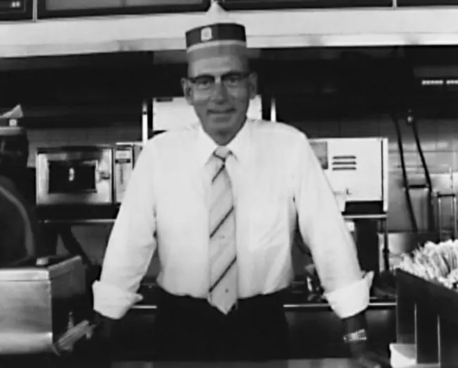 Джим за стойкой Burger King В понедельник 3 октября 1988 года в - фото 25