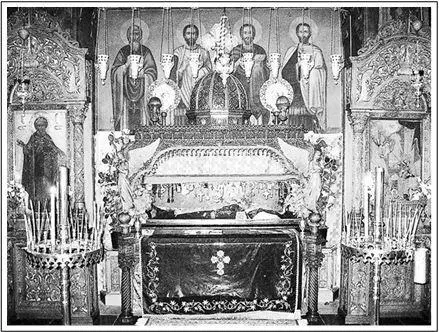 Рака с мощами прп Саввы Освященного в Благовещенском соборе лавры - фото 57