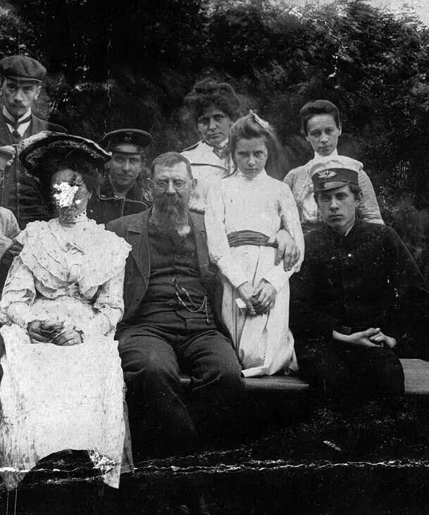 Рис 17 Михаил Глебович Субботин с детьми 1904 г Домашний архив И - фото 21