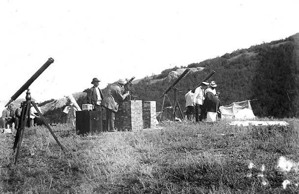 Рис 32 Лагерь Н М Субботиной Затмение 1914 г 8 августа гора - фото 37