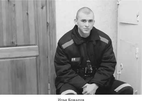 В худом арестанте в черной тюремной робе ни за что не узнаешь курсанта училища - фото 23