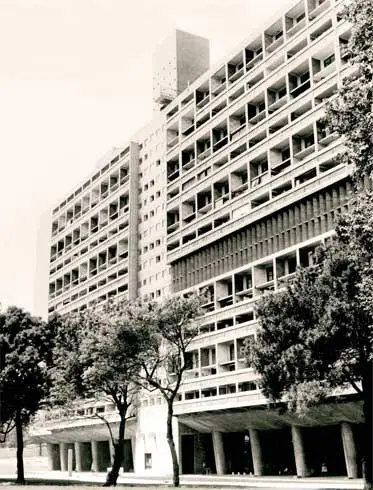 Ле Корбюзье Жилая единица в Марселе 19461952 Однако под крышей начались - фото 91
