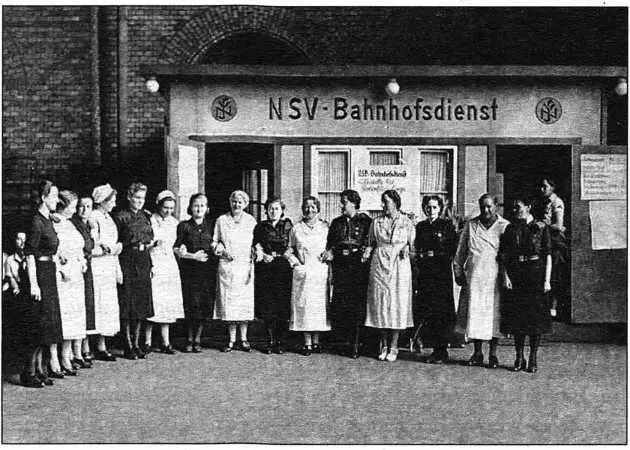 Сотрудницы Националсоциалистического народного вспомоществования Следы - фото 5