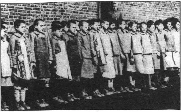 Польские дети в лагере для перемещенных лиц Когда националсоциалистические - фото 103