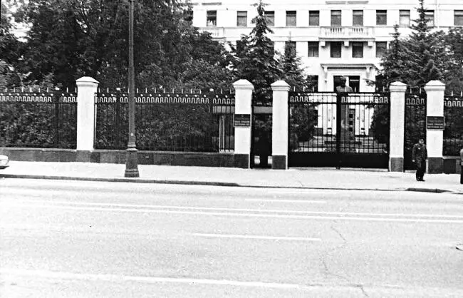 Центральный вход на территорию ГУВД по г Москве где находится легендарный - фото 13