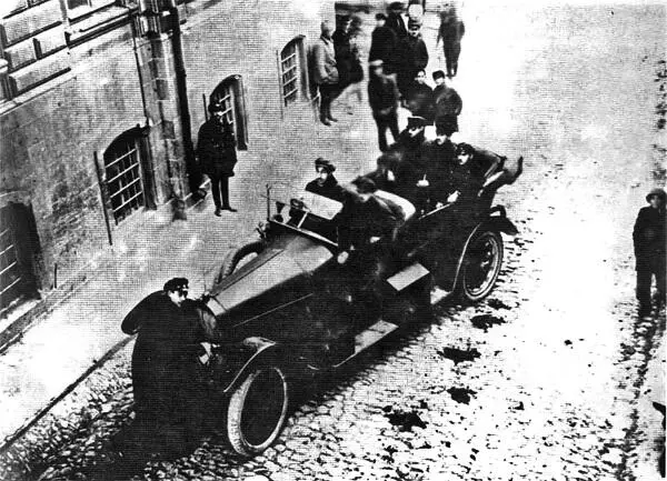 Выезд на происшествие сотрудников уголовного розыска 1922 год Готовая к - фото 35