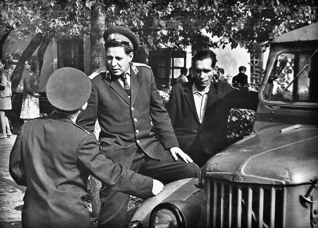 Выезд на место происшествия 2я пол 1960х В центре оперуполномоченный ОУР - фото 49