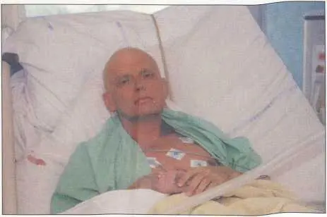 СМЕРТЬ БРОДЯГИ Литвиненко на больничной койке в Колледжхоспитал в Лондоне - фото 25