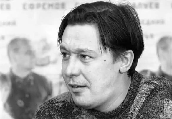 Фирменная полуулыбка 2001 год Фото Алексей Куденко Коммерсантъ Лето - фото 7