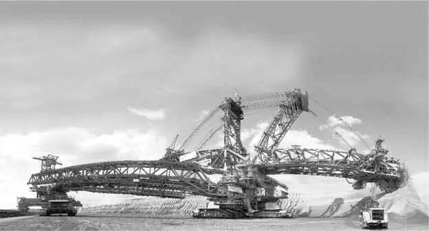 Bagger 288 был первым в серии гигантских экскаваторов Он работает до сих пор - фото 199