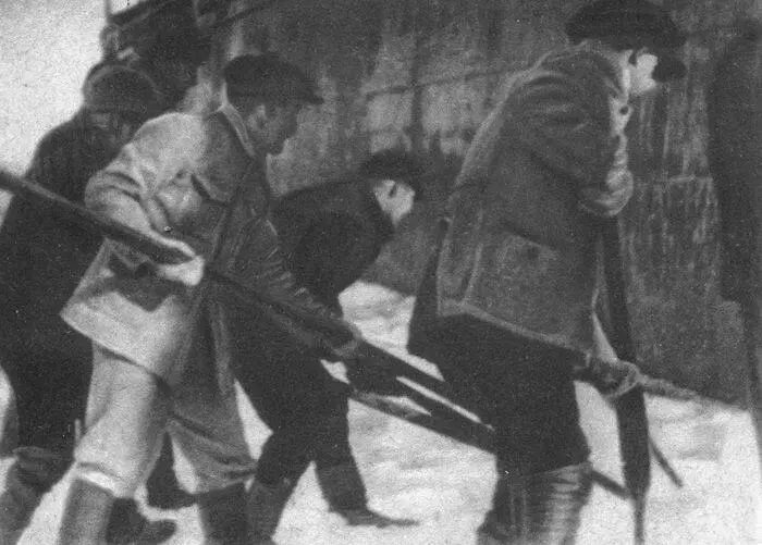 Обколка корпуса ледокола Как ни всматриваюсь ничего не вижу Кругом все тот же - фото 15