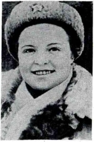 Командир снайперской роты Шура Шляхова Фото 1944 г Вместе с ней шла на - фото 10