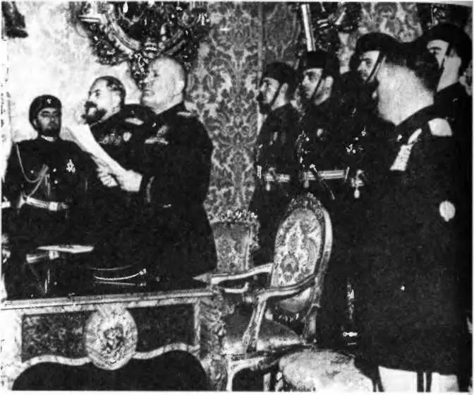 10 июня 1940 г Дуче фашистской Италии Бенито Муссолини объявляет о вступлении - фото 11